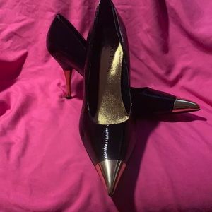 J.Renee sz 12m Blk/ gold classic pump